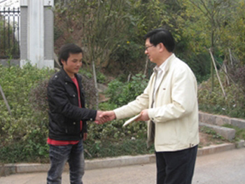 Company leaders visited Xiangxi minority students in extreme poverty